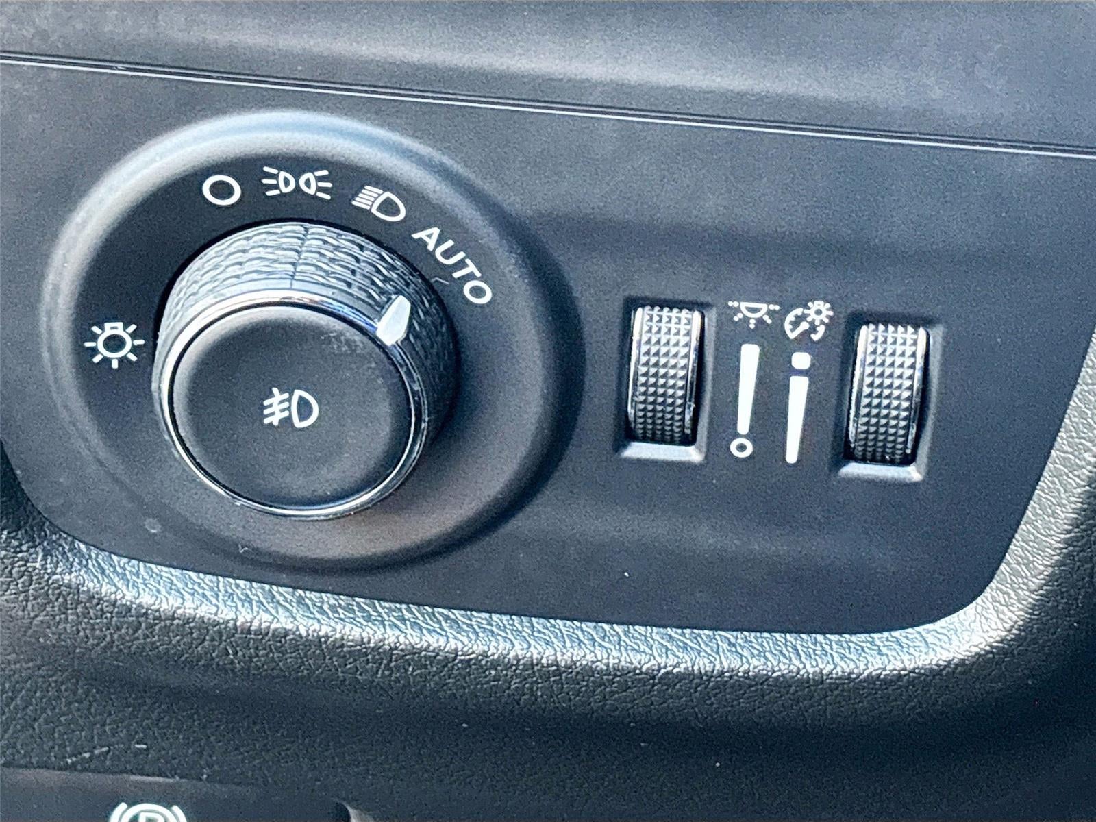 2024 Jeep GRAND CHEROKEE Base