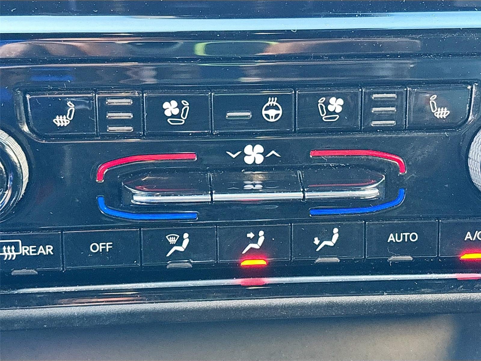 2024 Jeep GRAND CHEROKEE Base