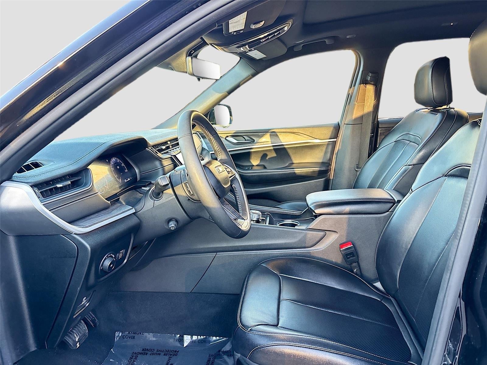 2024 Jeep GRAND CHEROKEE Base