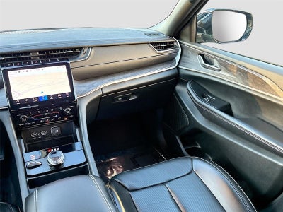 2024 Jeep GRAND CHEROKEE Base