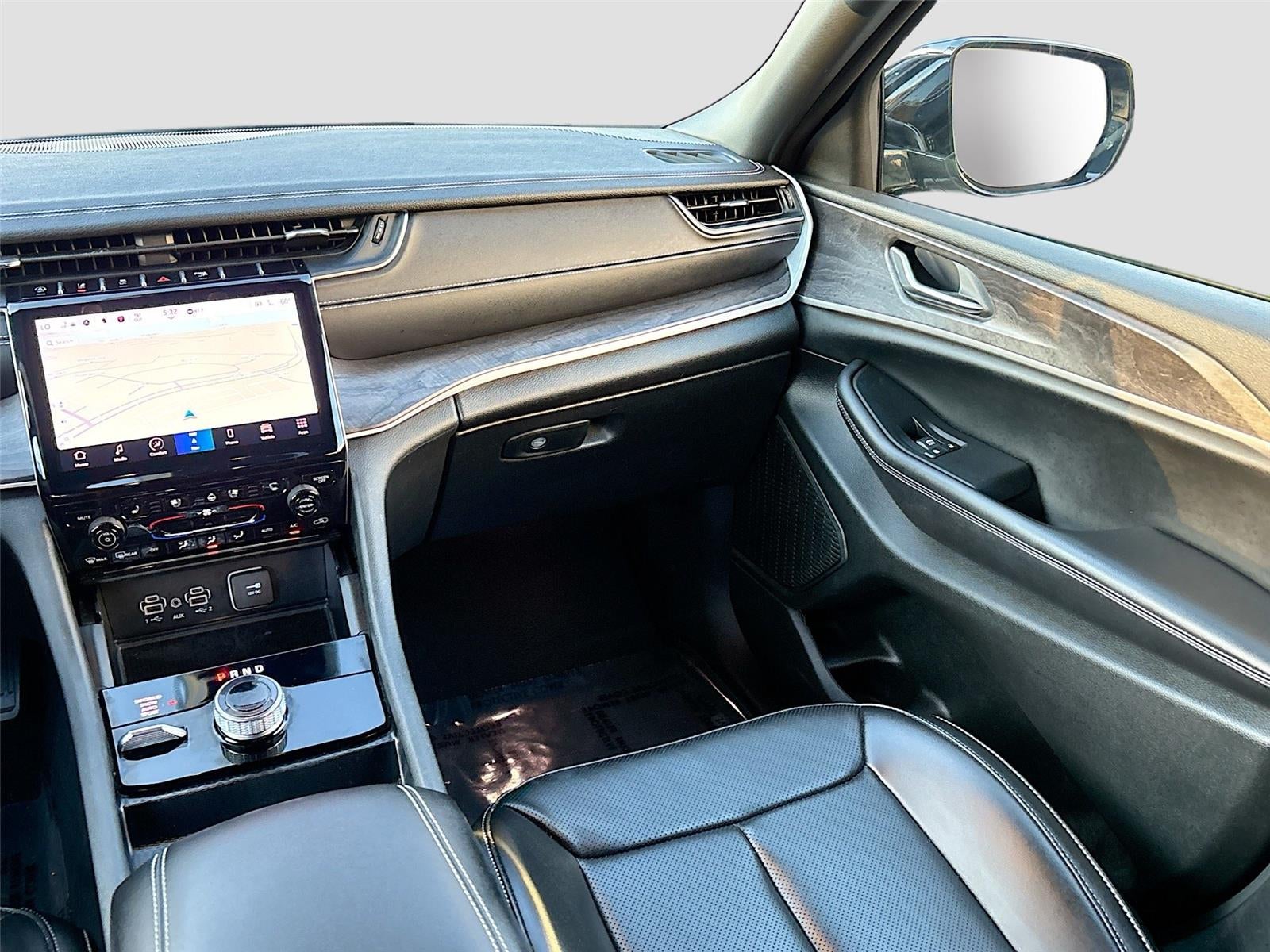 2024 Jeep GRAND CHEROKEE Base