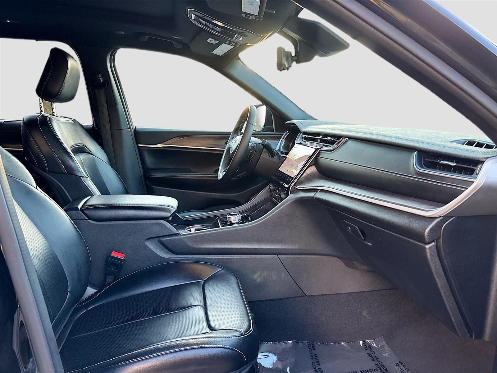 2024 Jeep GRAND CHEROKEE Base