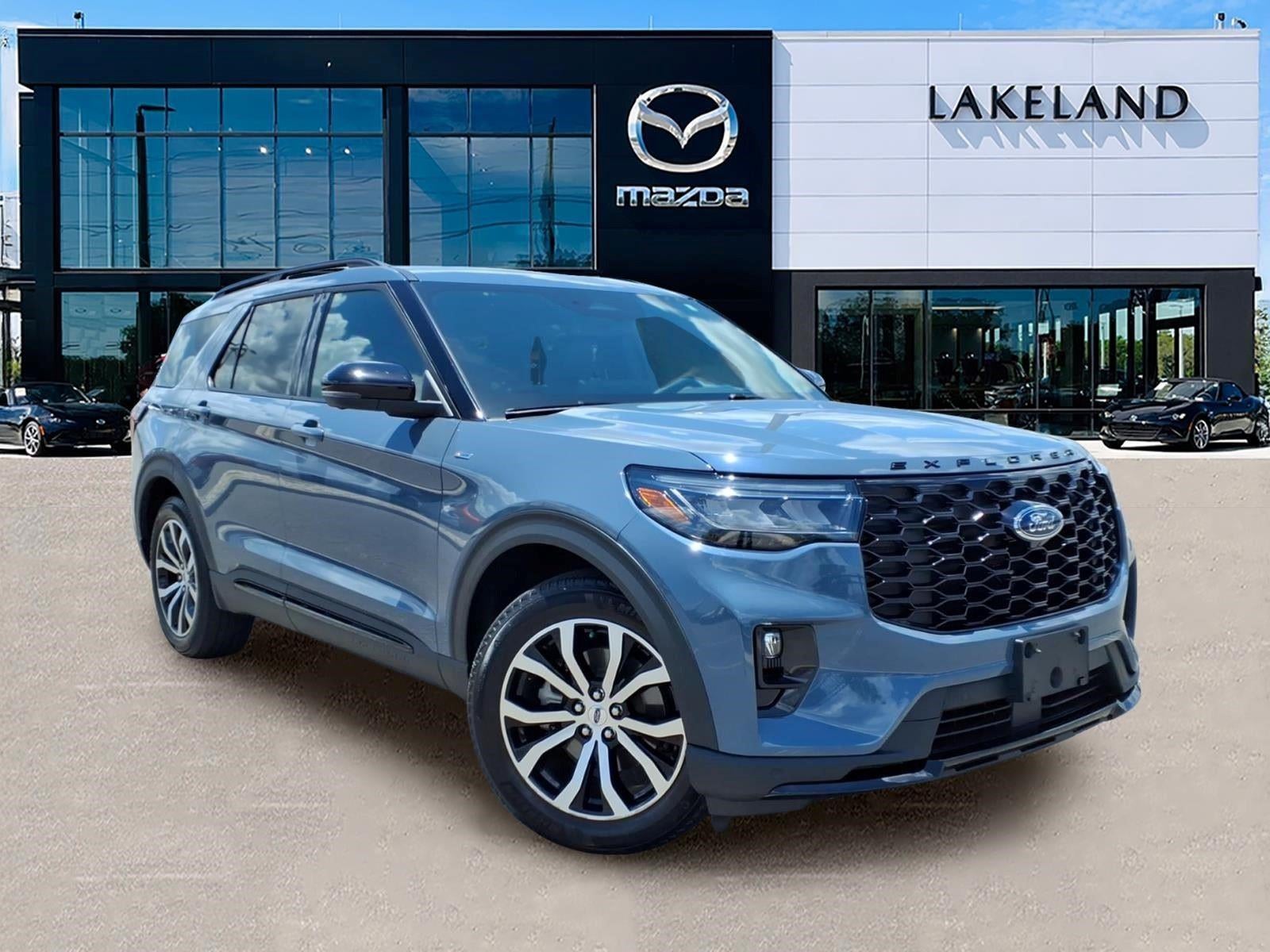 2025 Ford Explorer ST-Line
