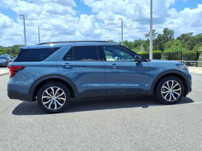 2025 Ford Explorer ST-Line