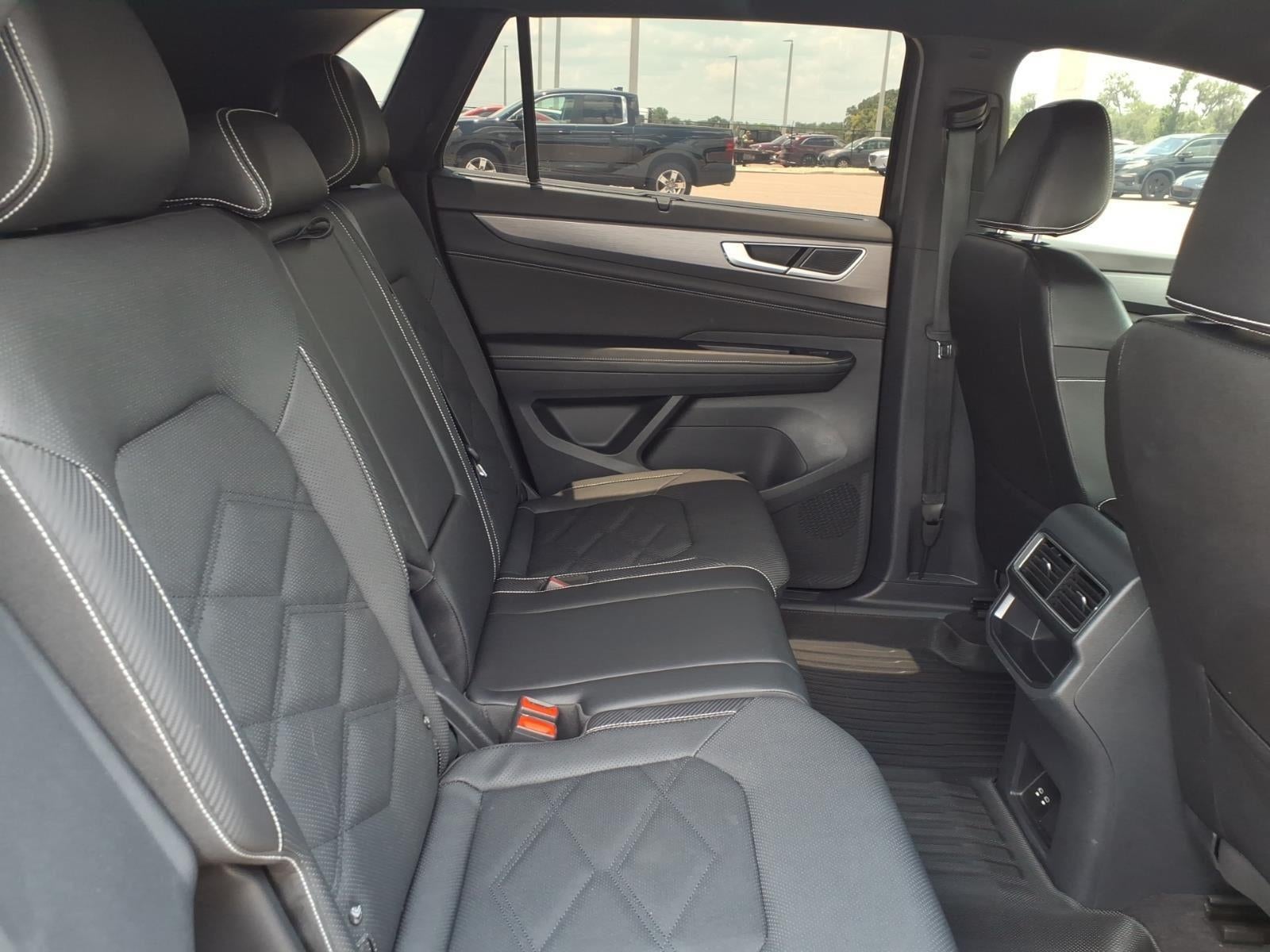 2025 Volkswagen Atlas Cross Sport 2.0T SE w/Technology