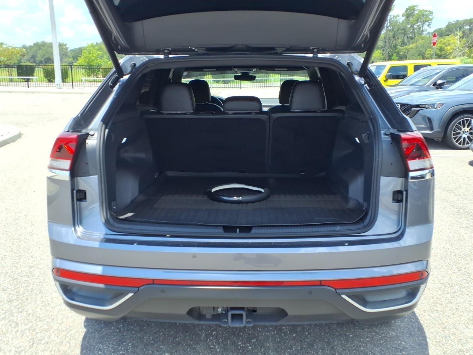 2025 Volkswagen Atlas Cross Sport 2.0T SE w/Technology