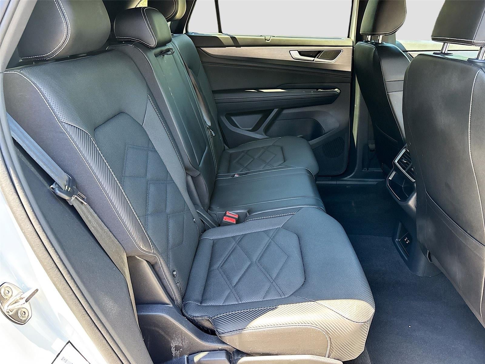 2025 Volkswagen Atlas Cross Sport 2.0T SE w/Technology