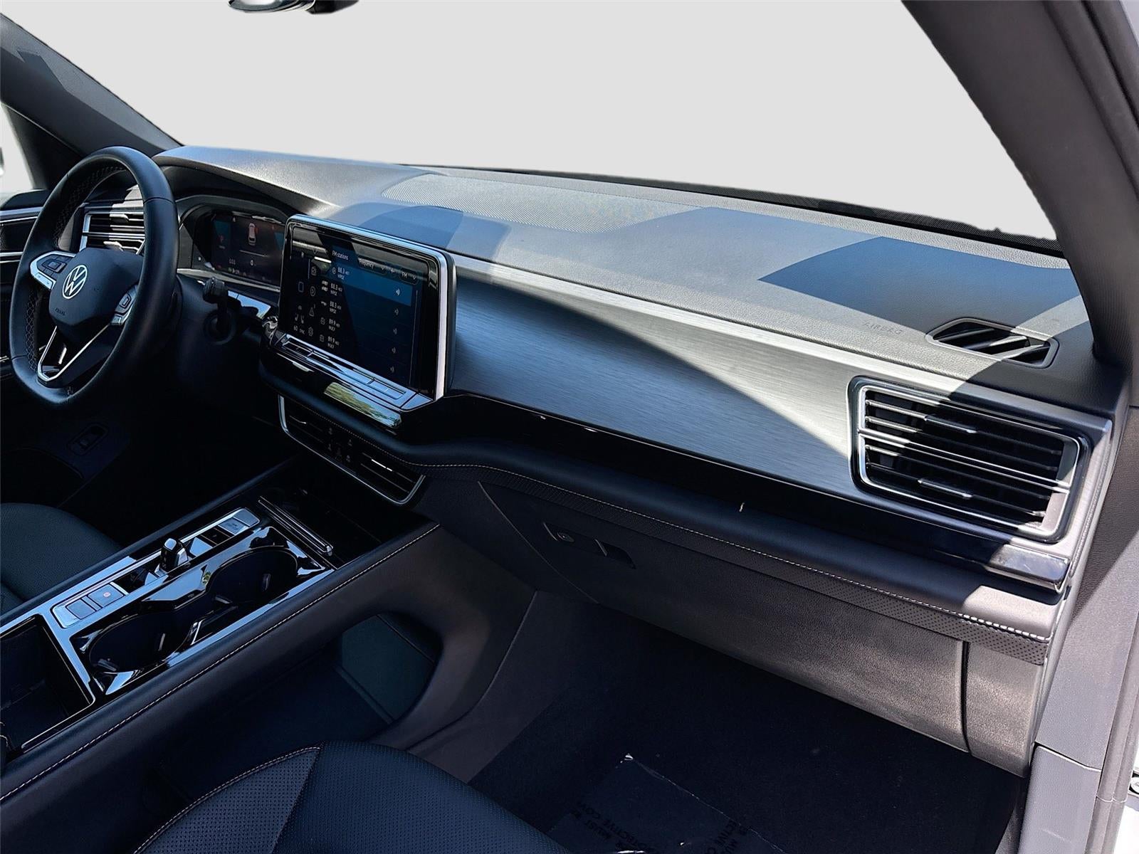 2025 Volkswagen Atlas Cross Sport 2.0T SE w/Technology