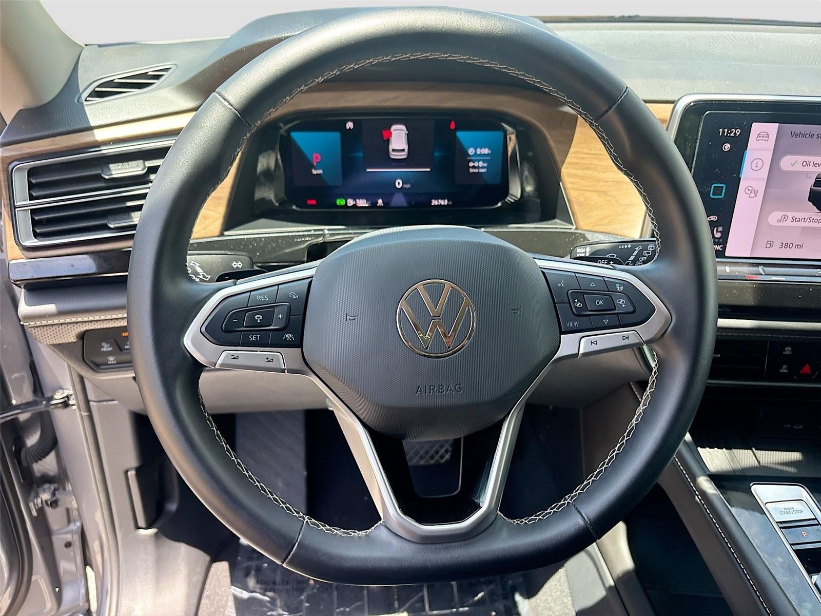 2025 Volkswagen Atlas 2.0T SE w/Technology