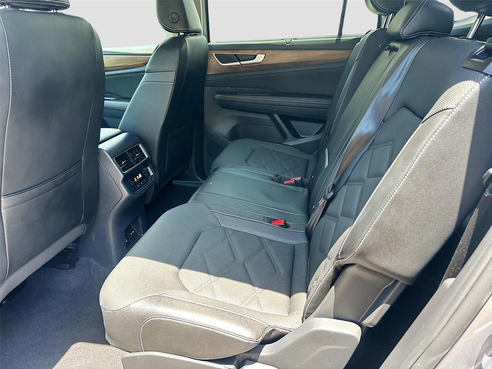 2025 Volkswagen Atlas 2.0T SE w/Technology