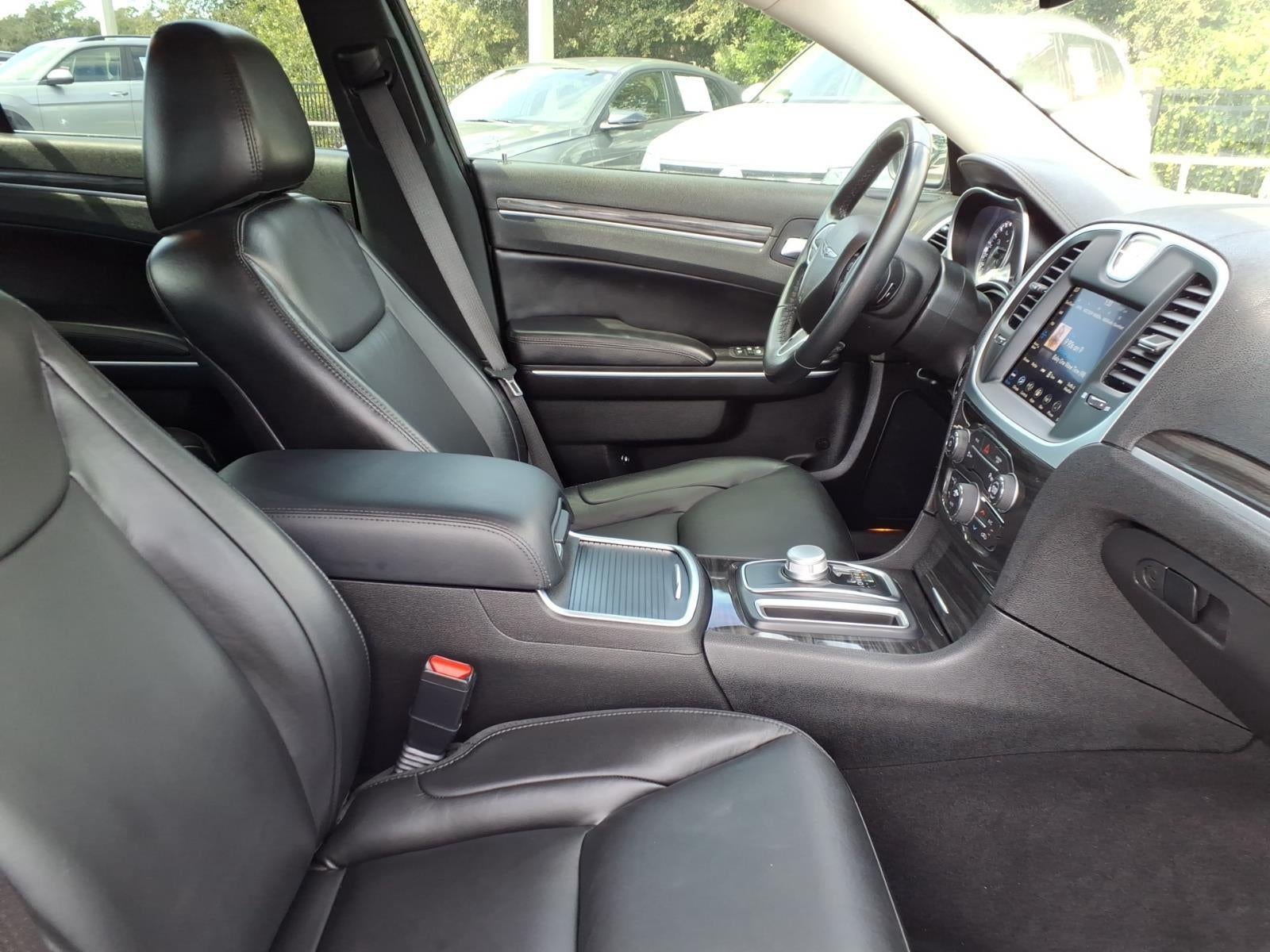 2022 Chrysler 300 Touring L