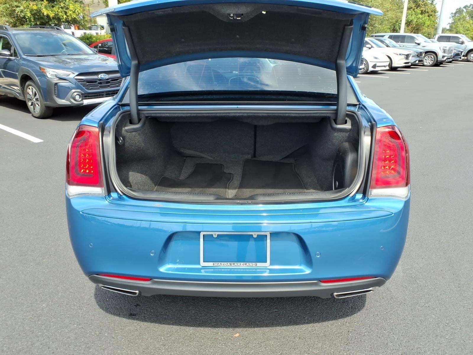 2022 Chrysler 300 Touring L