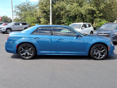 2022 Chrysler 300 Touring L