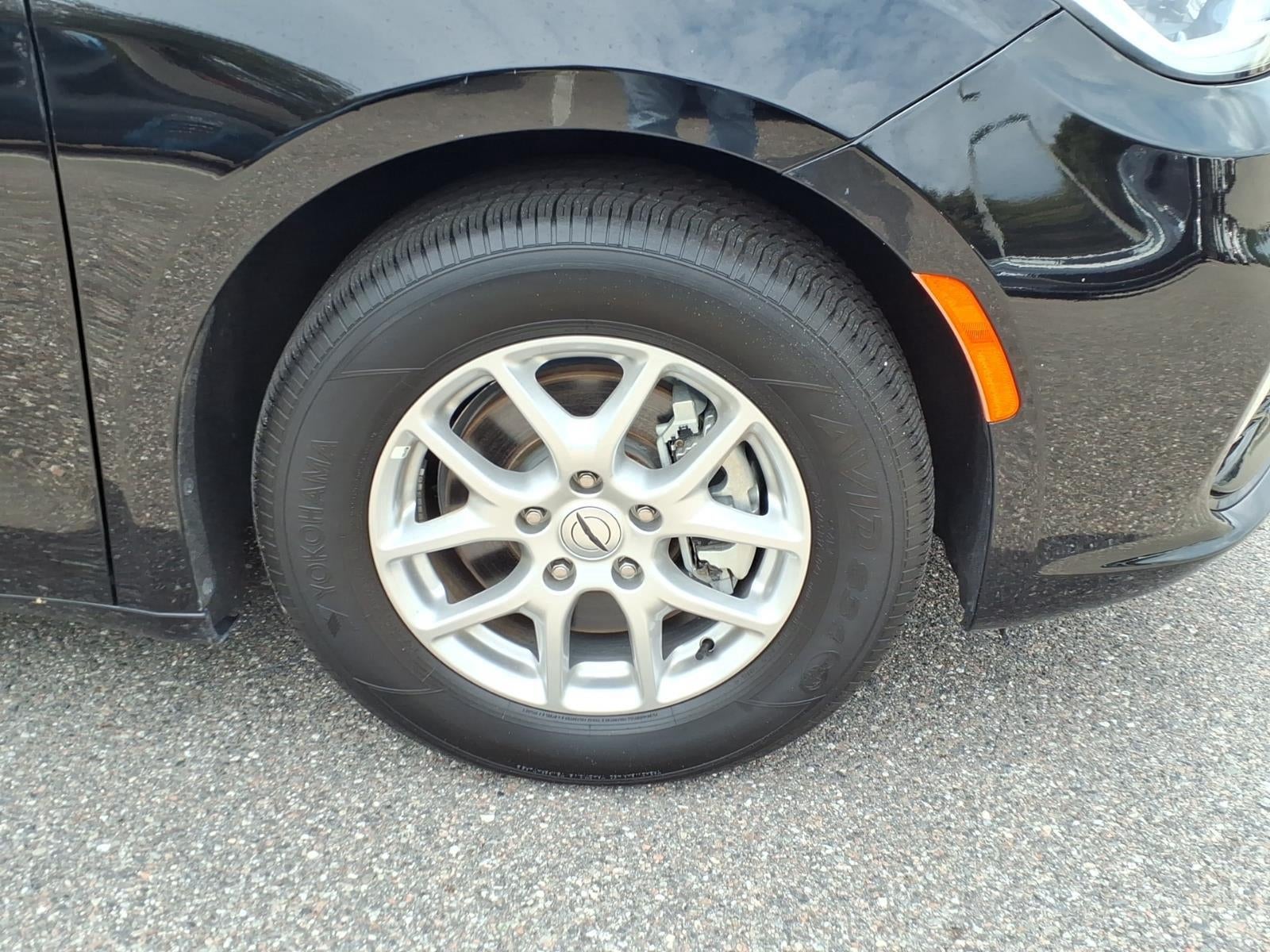 2025 Chrysler Pacifica Select