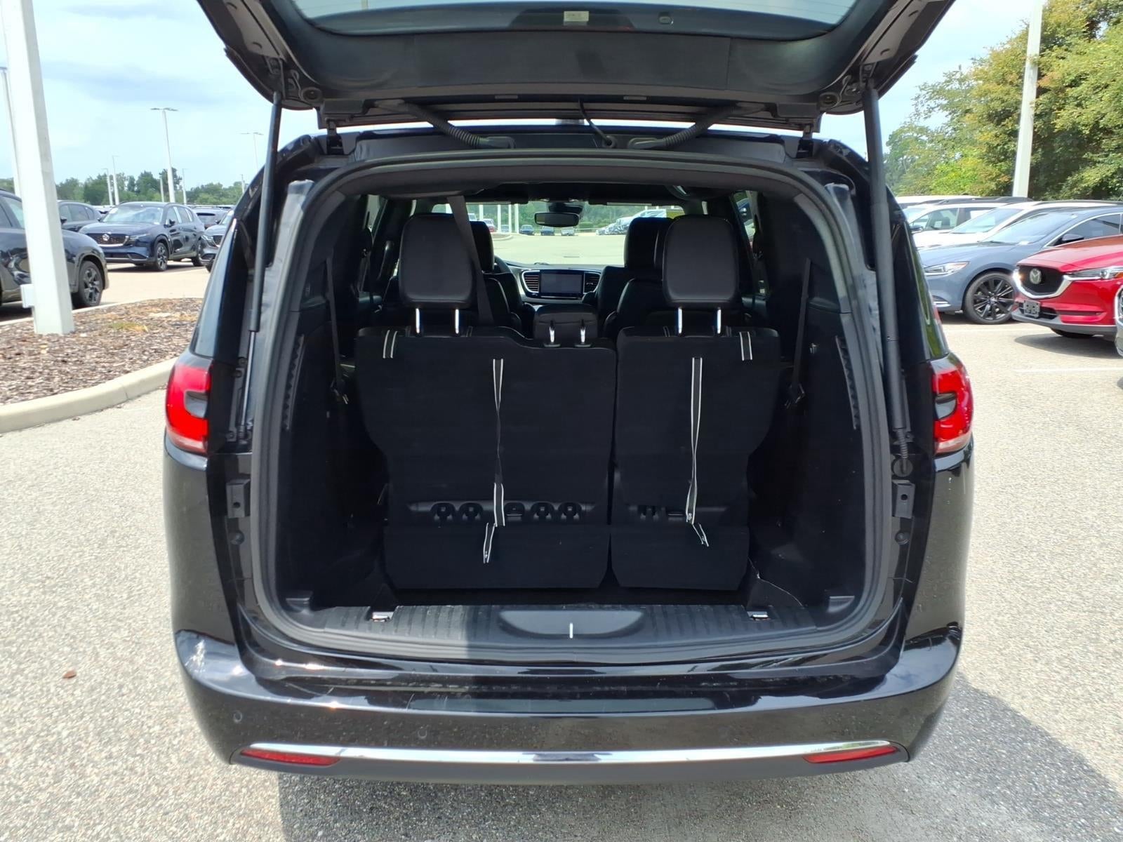 2025 Chrysler Pacifica Select