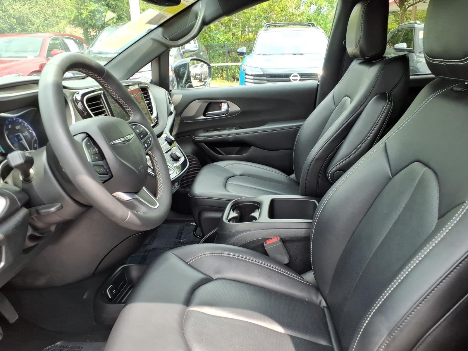 2025 Chrysler Pacifica Select