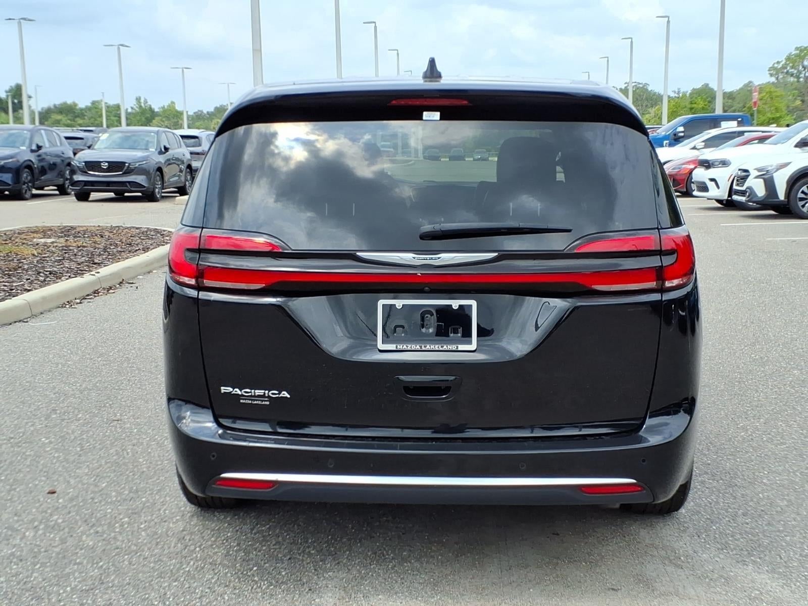 2025 Chrysler Pacifica Select
