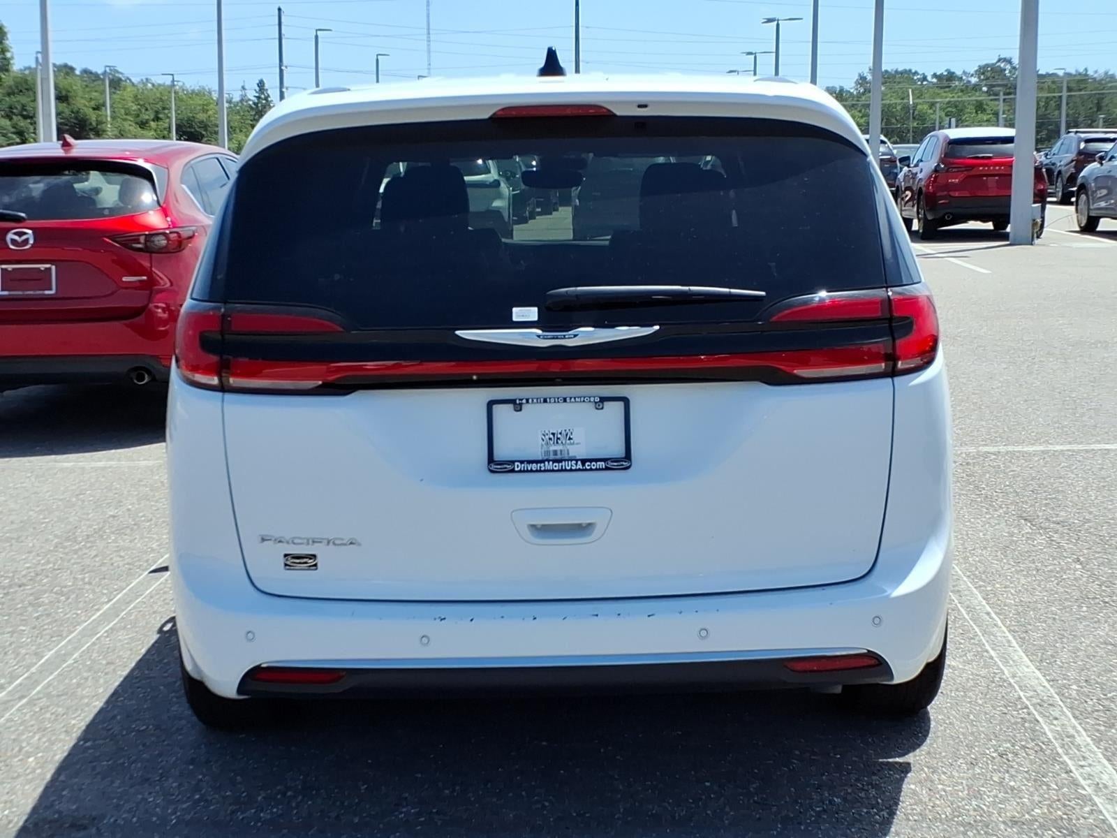 2025 Chrysler Pacifica Select