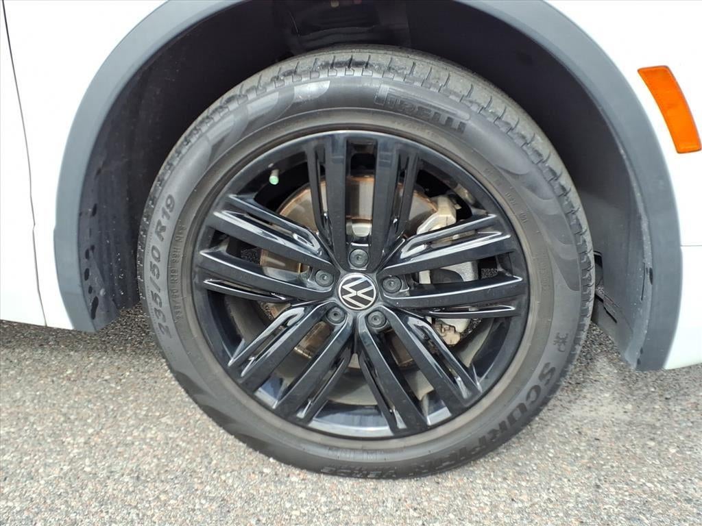 2022 Volkswagen Tiguan SE R-Line Black