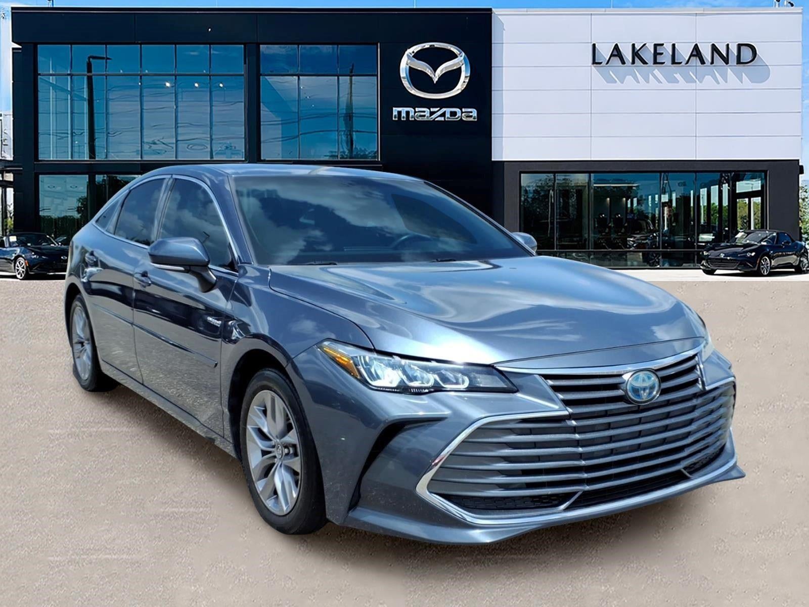2020 Toyota Avalon Hybrid XLE