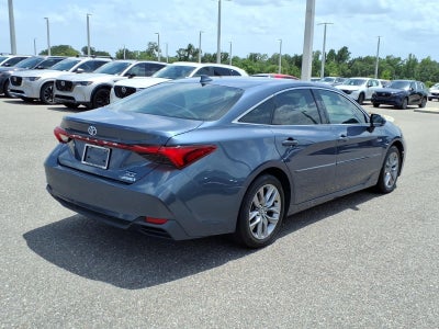 2020 Toyota Avalon Hybrid XLE