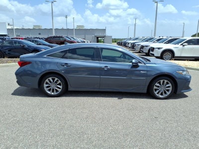 2020 Toyota Avalon Hybrid XLE