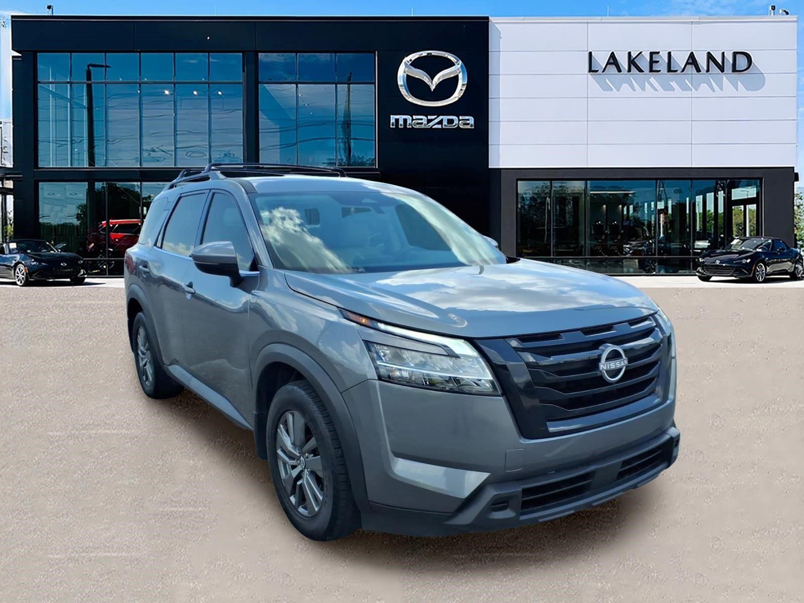 2022 Nissan Pathfinder SV