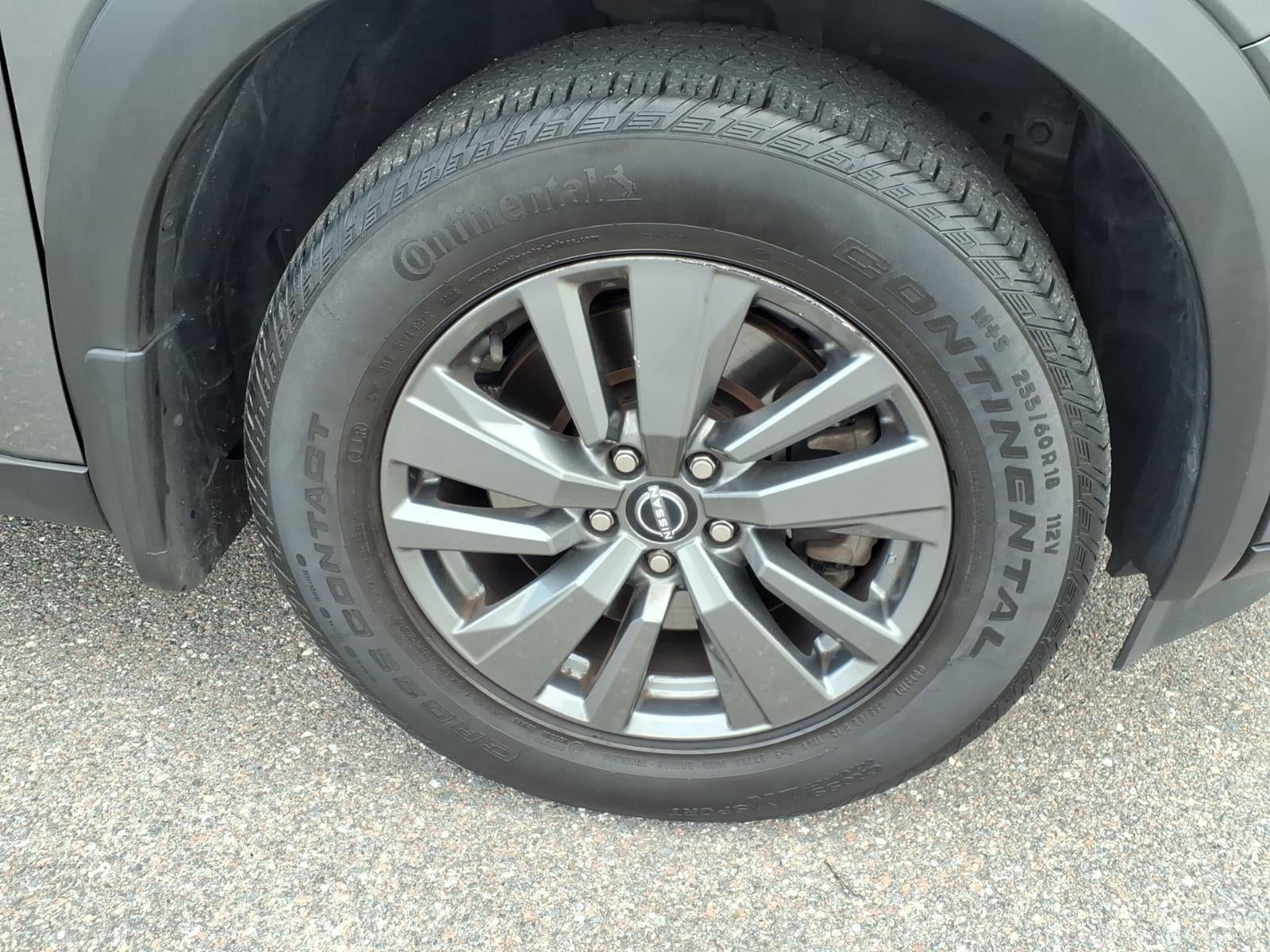 2022 Nissan Pathfinder SV