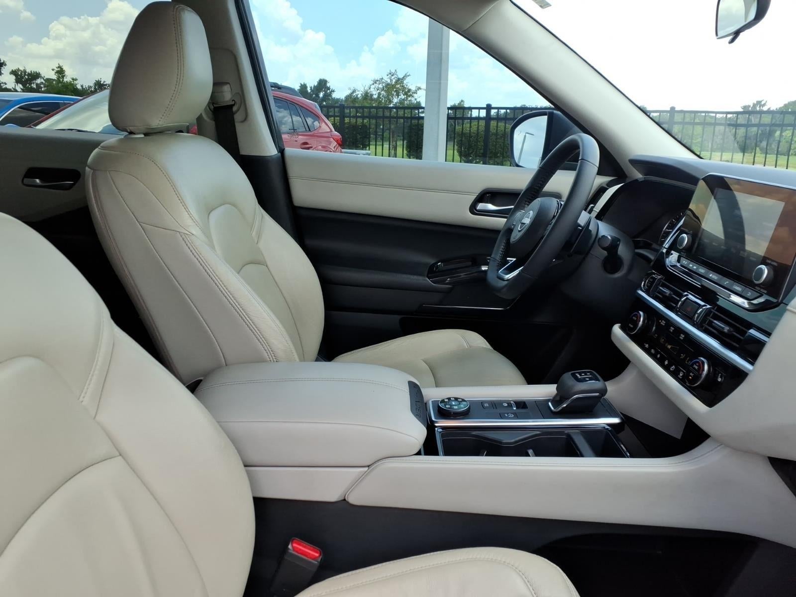 2022 Nissan Pathfinder SV