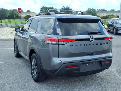 2022 Nissan Pathfinder SV