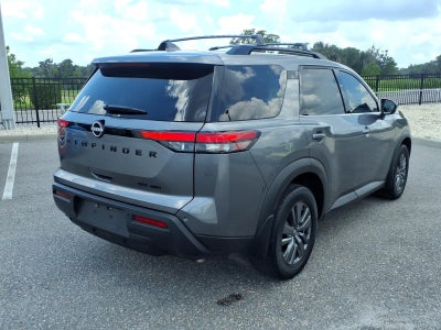 2022 Nissan Pathfinder SV