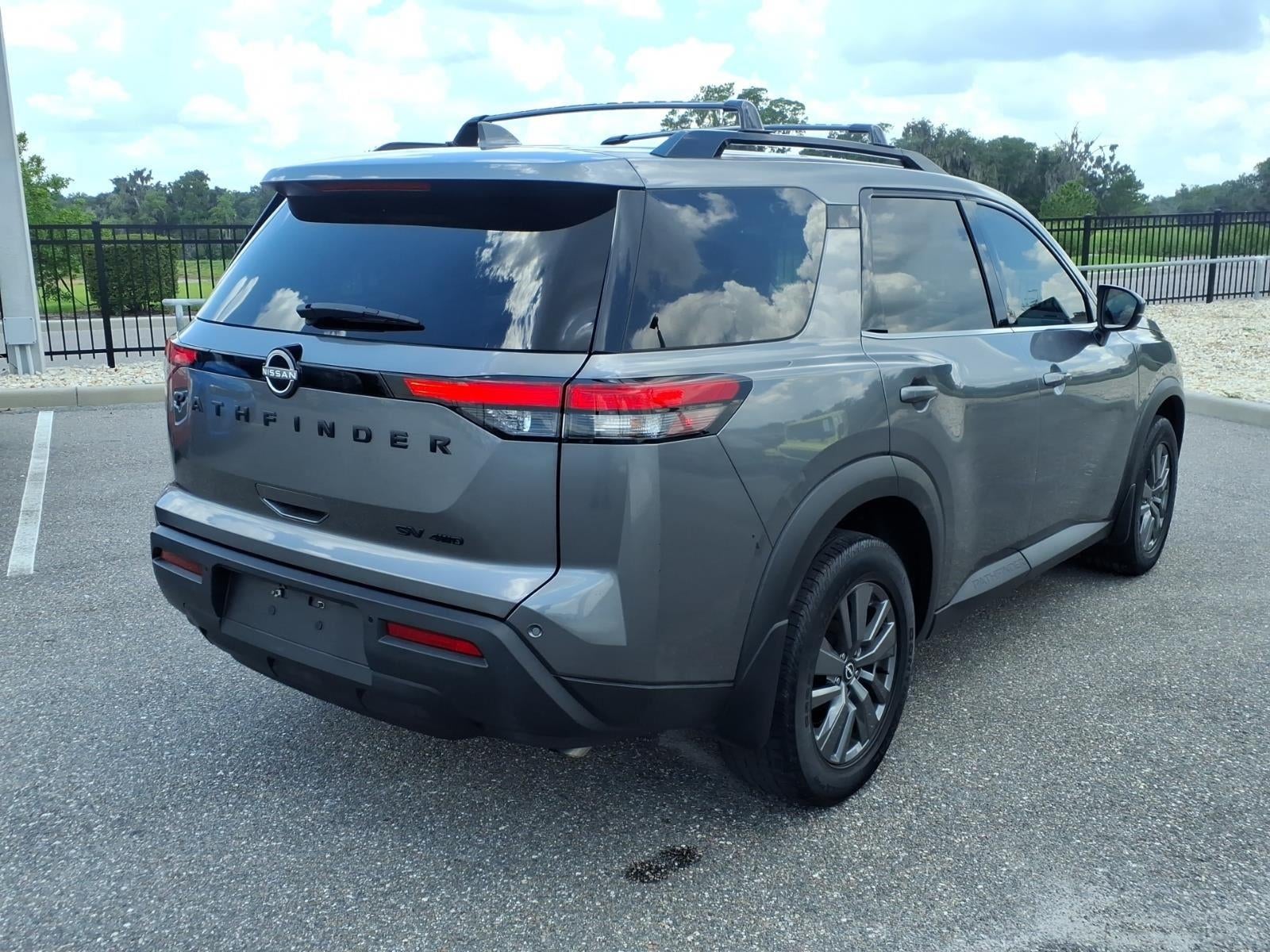 2022 Nissan Pathfinder SV