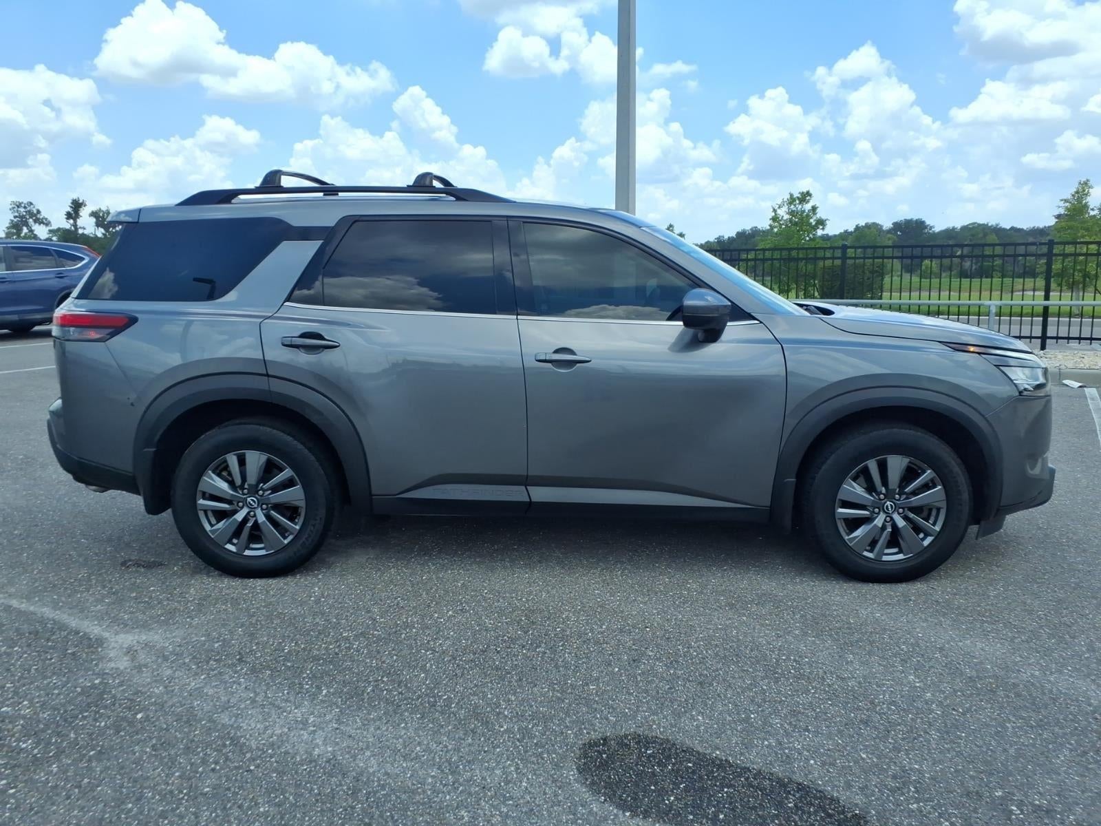 2022 Nissan Pathfinder SV