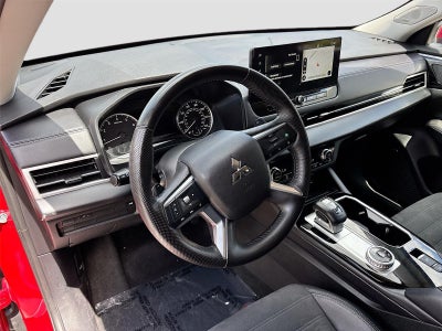 2025 Mitsubishi Outlander SE