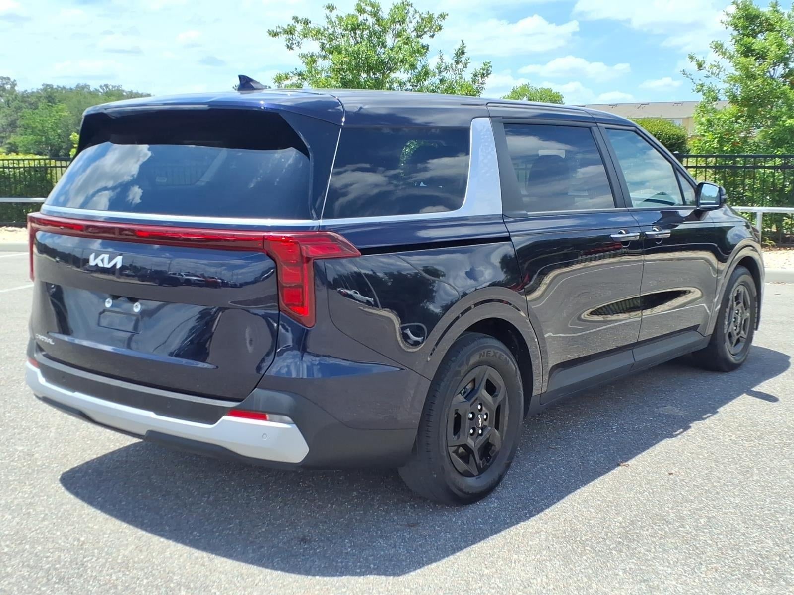 2025 Kia Carnival LXS