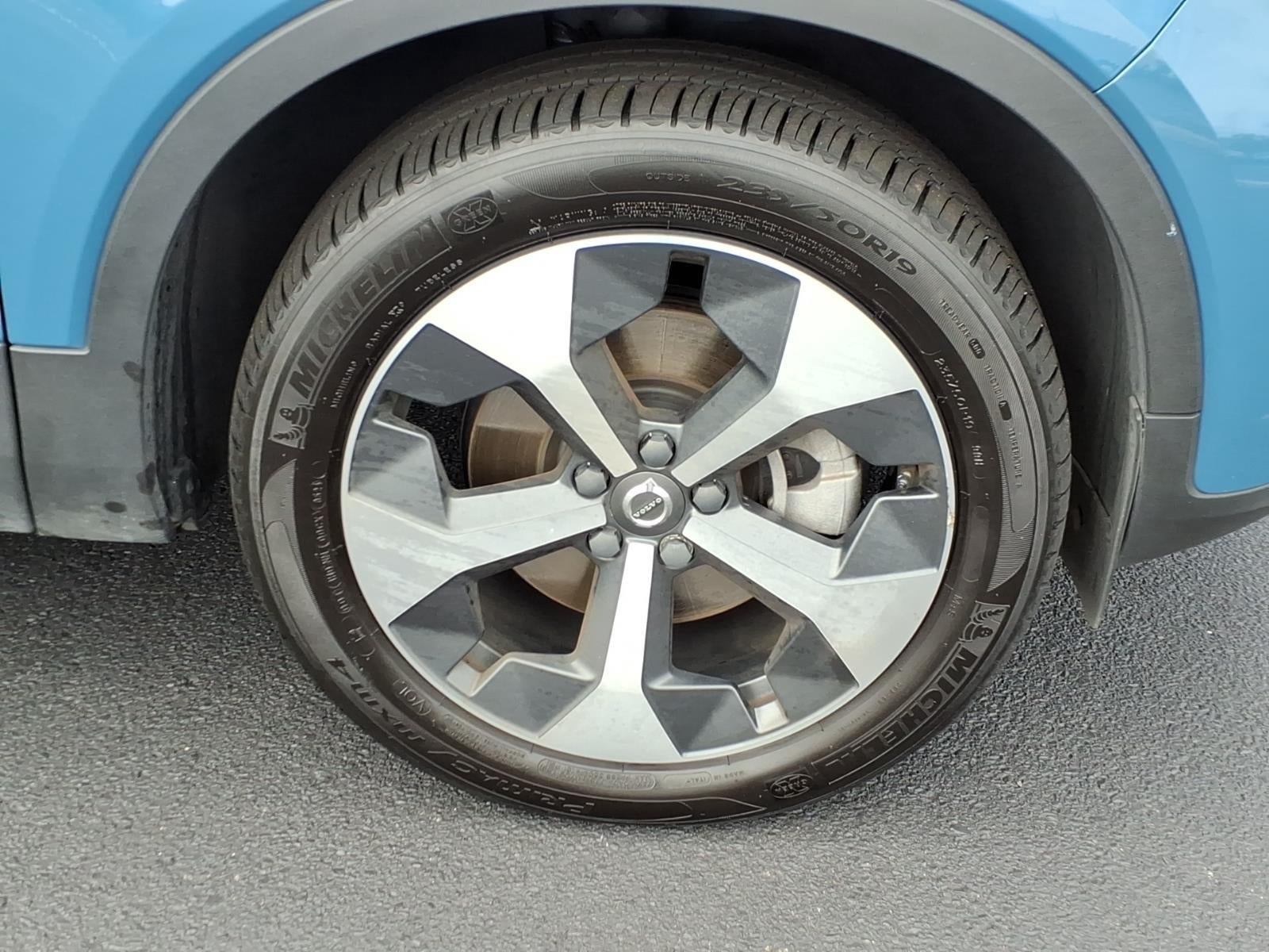 2023 Volvo XC40 Plus Bright Theme