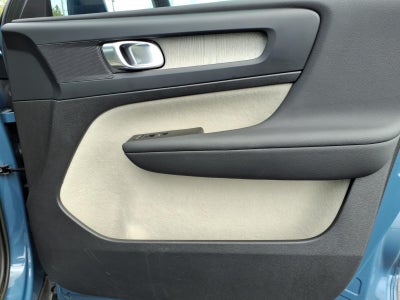 2023 Volvo XC40 Plus Bright Theme