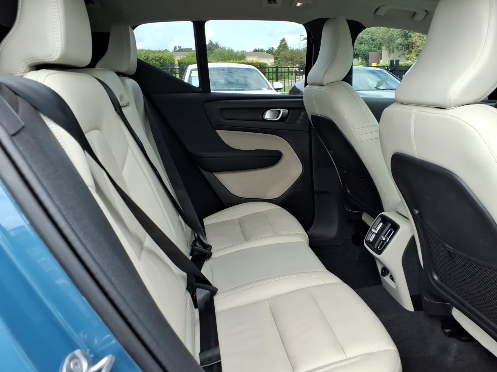 2023 Volvo XC40 Plus Bright Theme