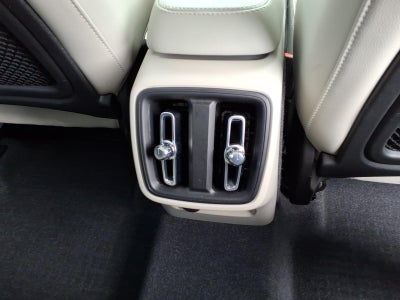 2023 Volvo XC40 Plus Bright Theme