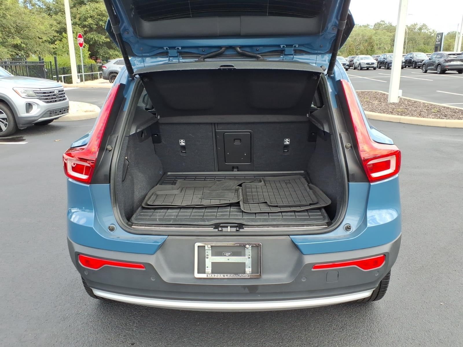 2023 Volvo XC40 Plus Bright Theme