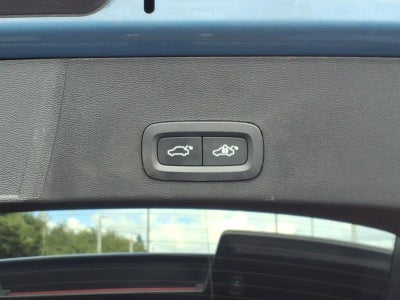 2023 Volvo XC40 Plus Bright Theme