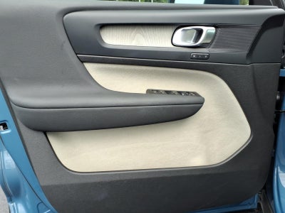 2023 Volvo XC40 Plus Bright Theme