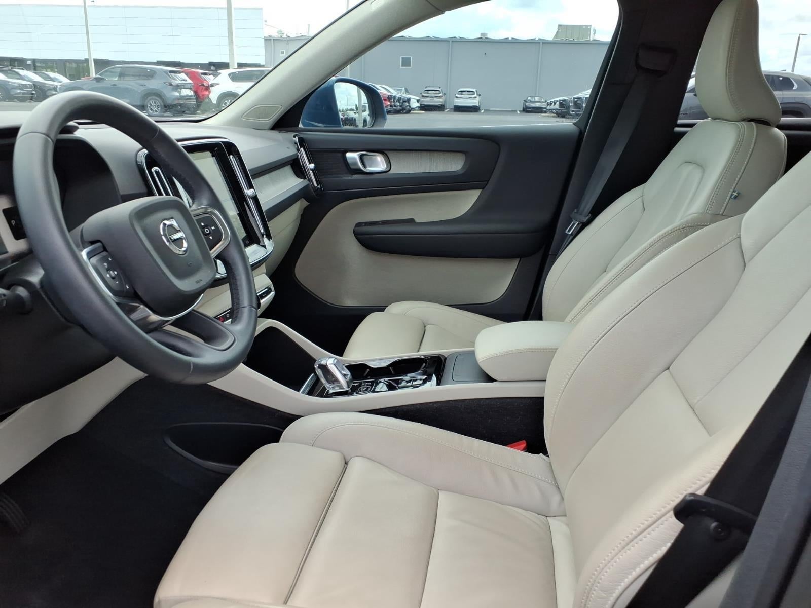 2023 Volvo XC40 Plus Bright Theme