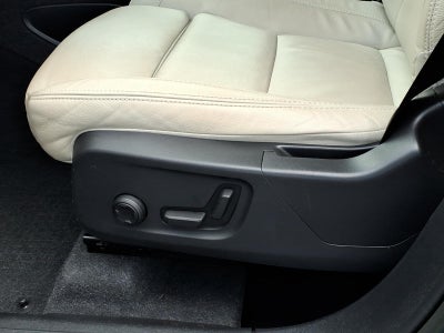 2023 Volvo XC40 Plus Bright Theme