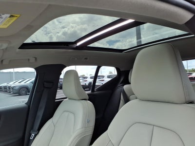 2023 Volvo XC40 Plus Bright Theme