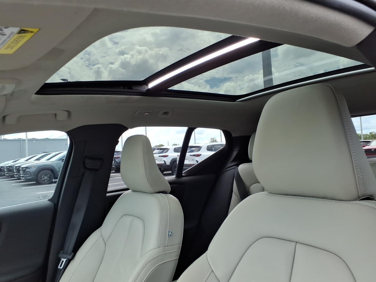 2023 Volvo XC40 Plus Bright Theme