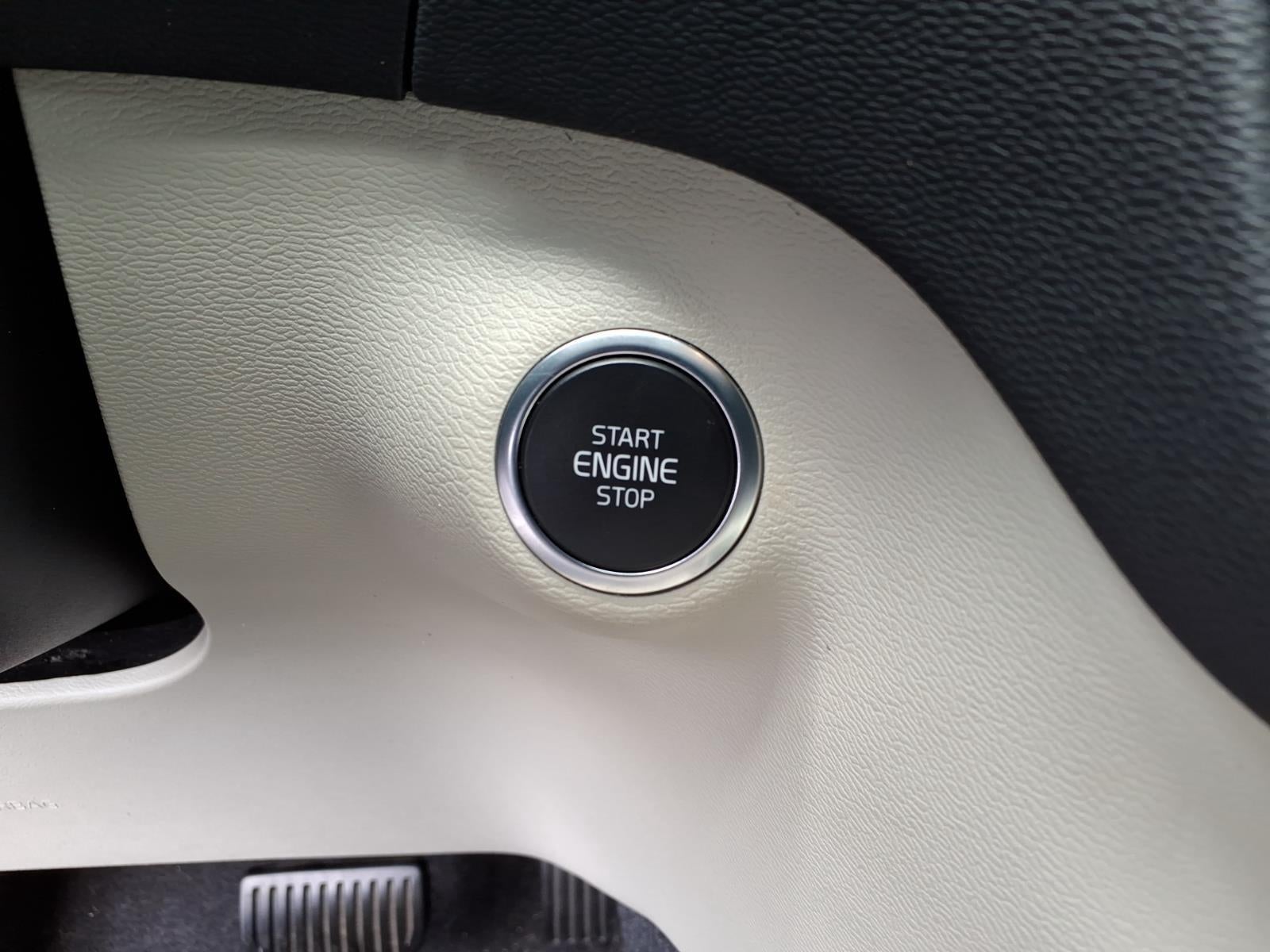 2023 Volvo XC40 Plus Bright Theme