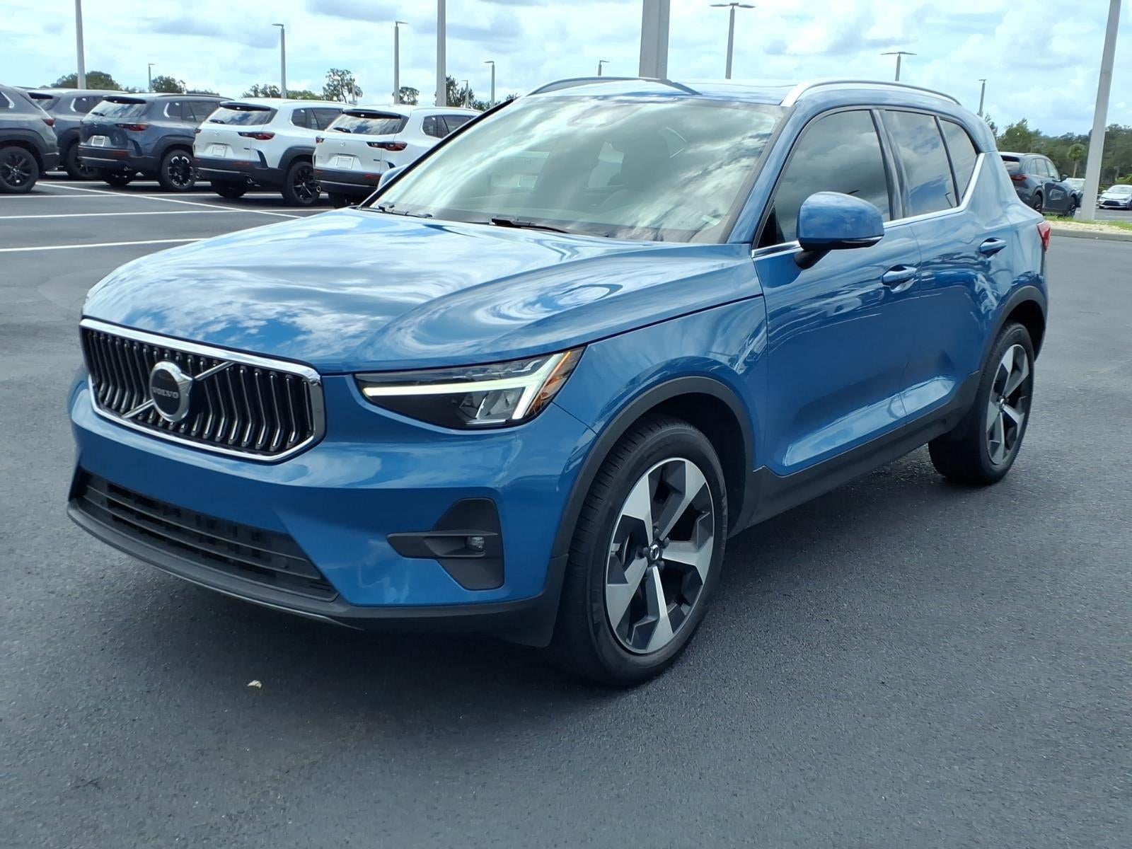 2023 Volvo XC40 Plus Bright Theme