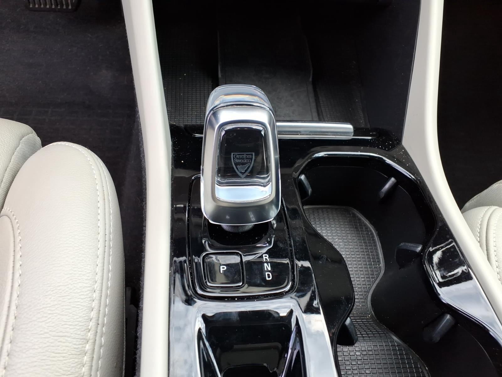 2023 Volvo XC40 Plus Bright Theme