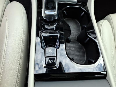 2023 Volvo XC40 Plus Bright Theme